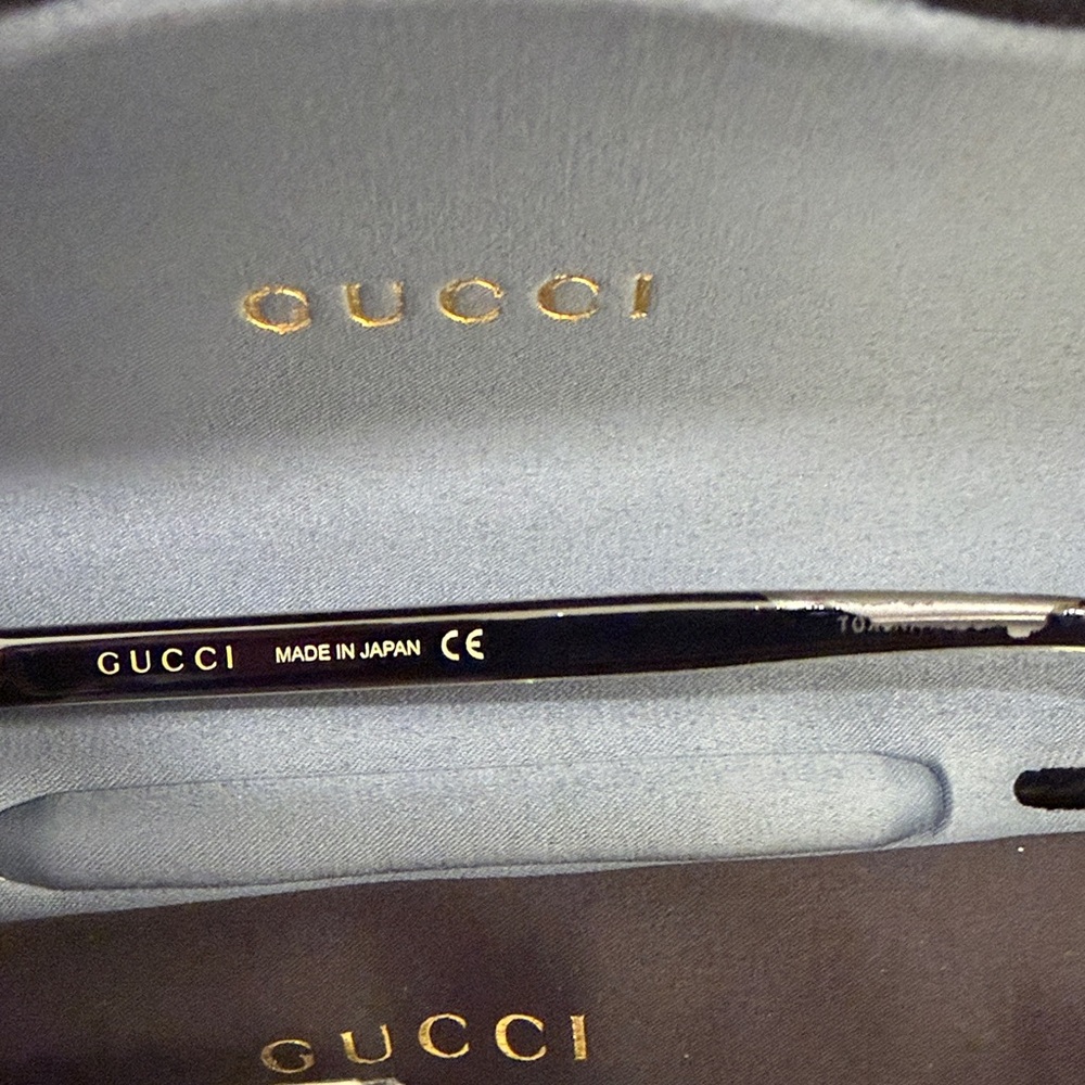 Gucci Black Sunglasses with Velvet Case GG0382S - Picture 6 of 6